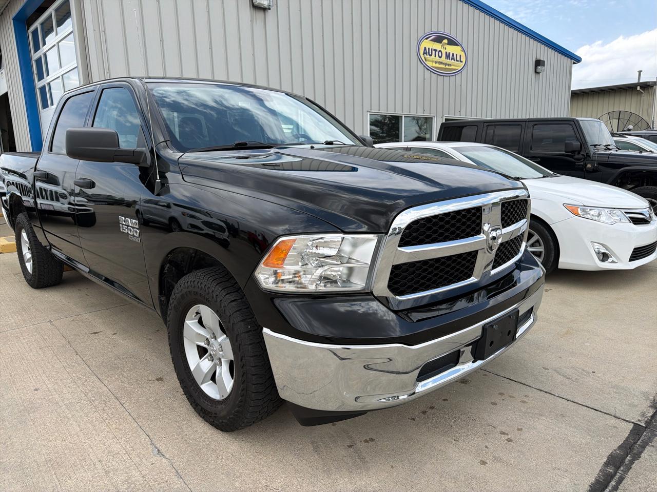 RAM 1500 Classic SLT 4x2 Crew Cab 5'7" Box 2022