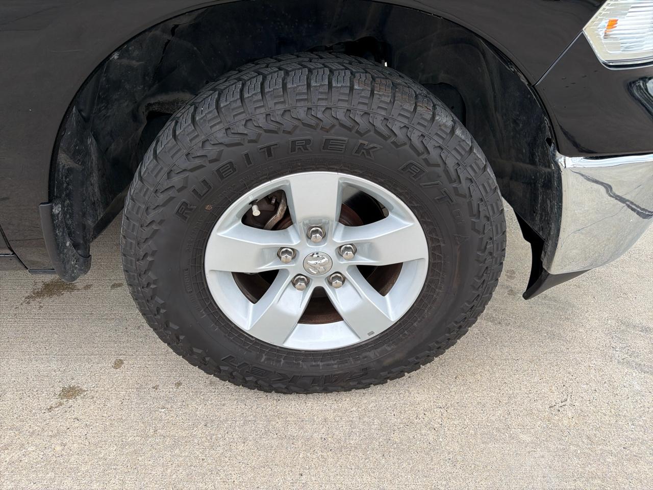 RAM 1500 Classic SLT 4x2 Crew Cab 5'7" Box 2022