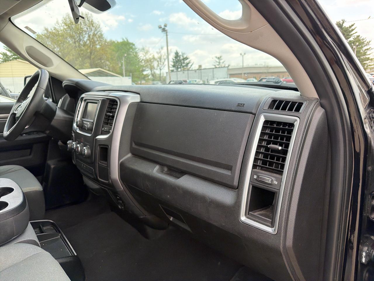 RAM 1500 Classic SLT 4x2 Crew Cab 5'7" Box 2022