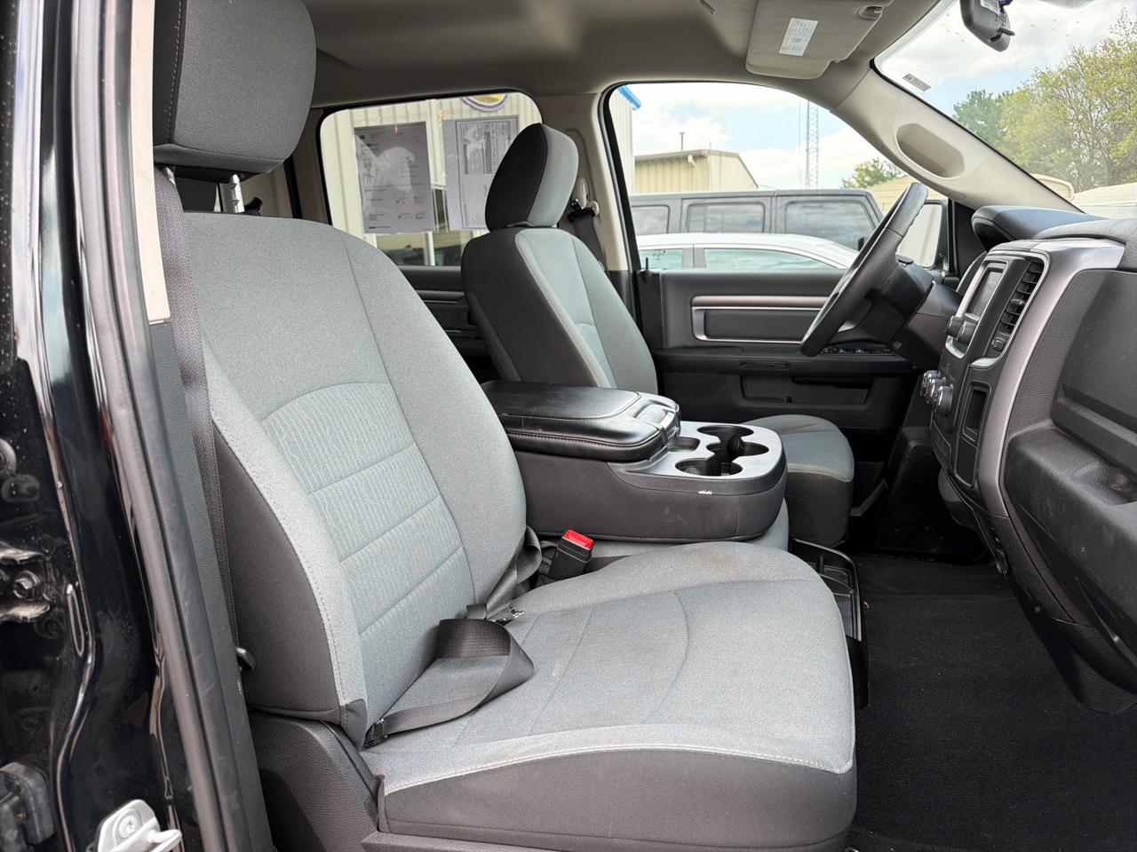 RAM 1500 Classic SLT 4x2 Crew Cab 5'7" Box 2022