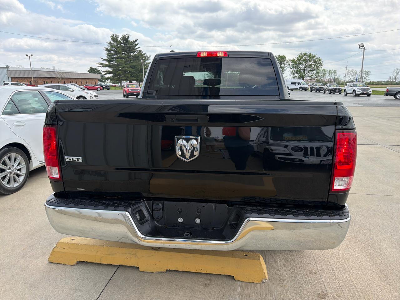 RAM 1500 Classic SLT 4x2 Crew Cab 5'7" Box 2022