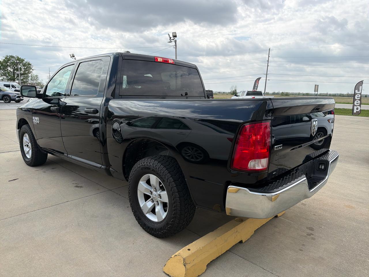 RAM 1500 Classic SLT 4x2 Crew Cab 5'7" Box 2022