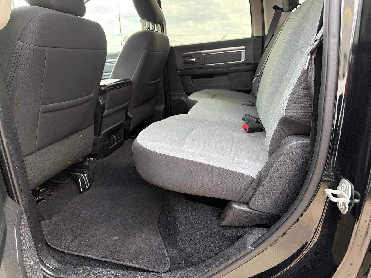 RAM 1500 Classic SLT 4x2 Crew Cab 5'7" Box 2022