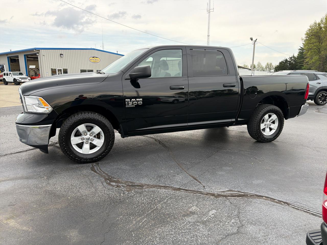 RAM 1500 Classic SLT 4x2 Crew Cab 5'7" Box 2022
