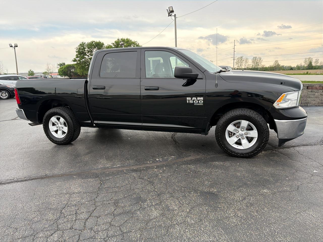 RAM 1500 Classic SLT 4x2 Crew Cab 5'7" Box 2022