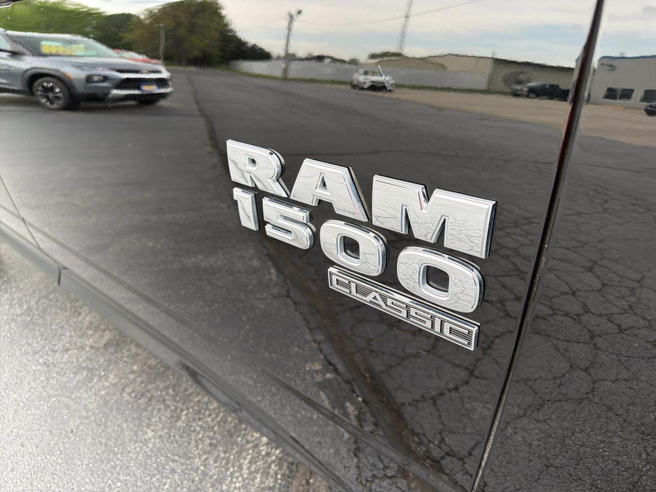 RAM 1500 Classic SLT 4x2 Crew Cab 5'7" Box 2022