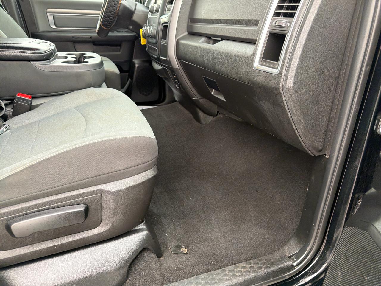 RAM 1500 Classic SLT 4x2 Crew Cab 5'7" Box 2022