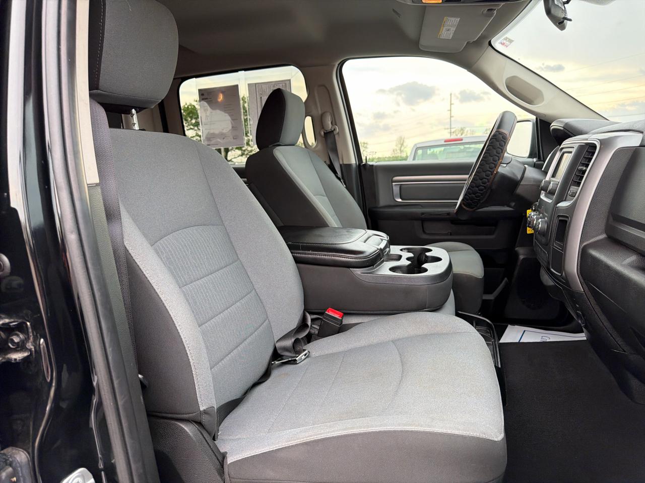 RAM 1500 Classic SLT 4x2 Crew Cab 5'7" Box 2022