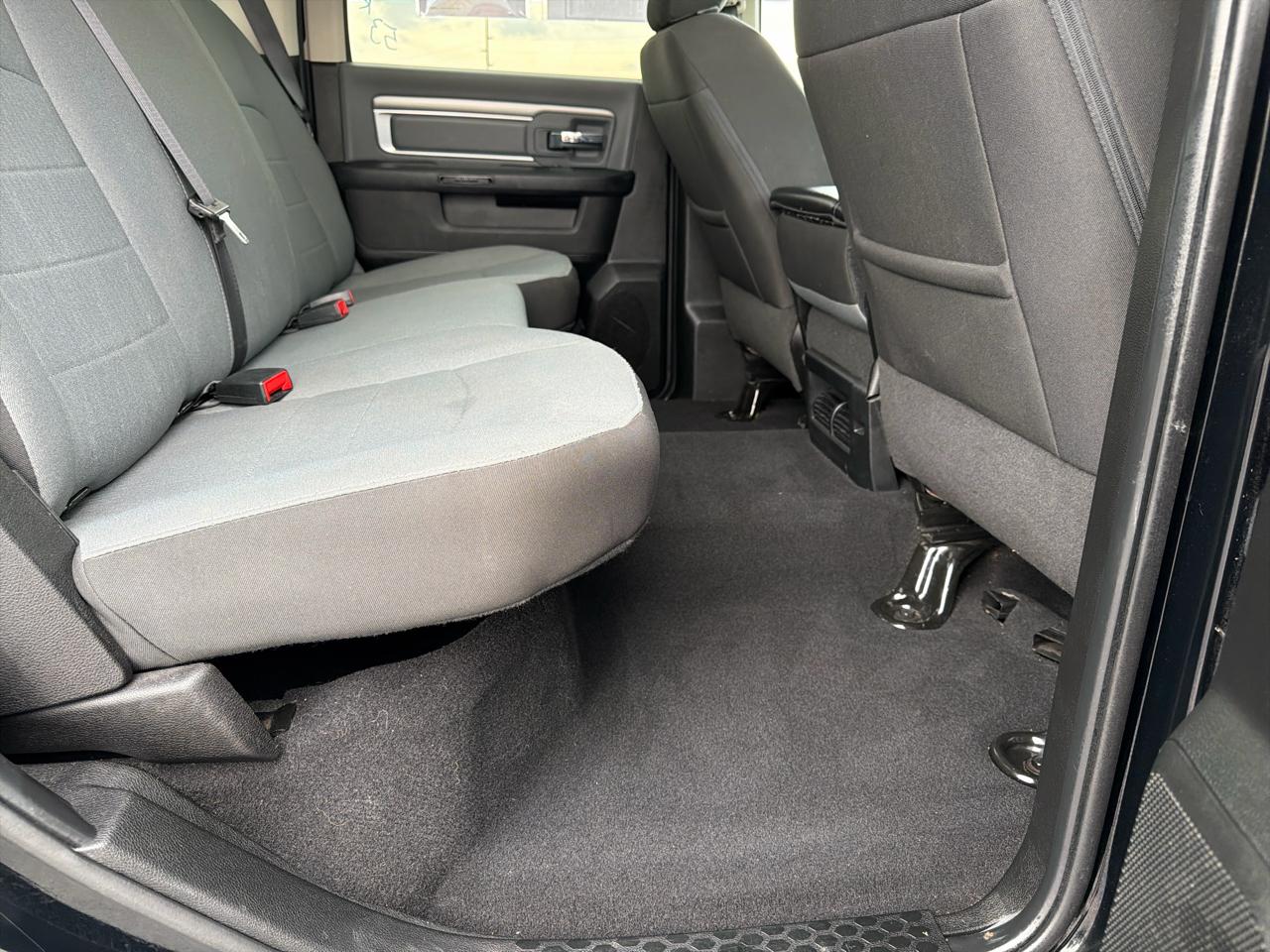 RAM 1500 Classic SLT 4x2 Crew Cab 5'7" Box 2022