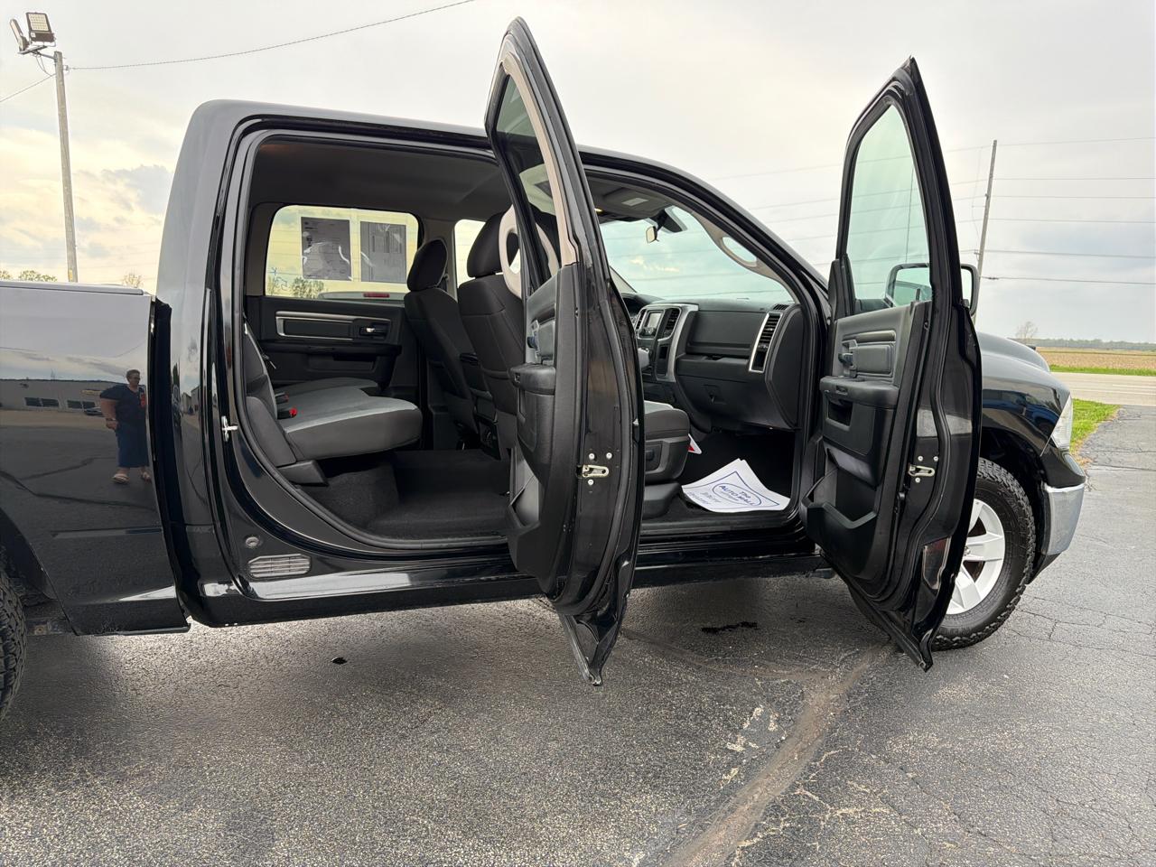 RAM 1500 Classic SLT 4x2 Crew Cab 5'7" Box 2022