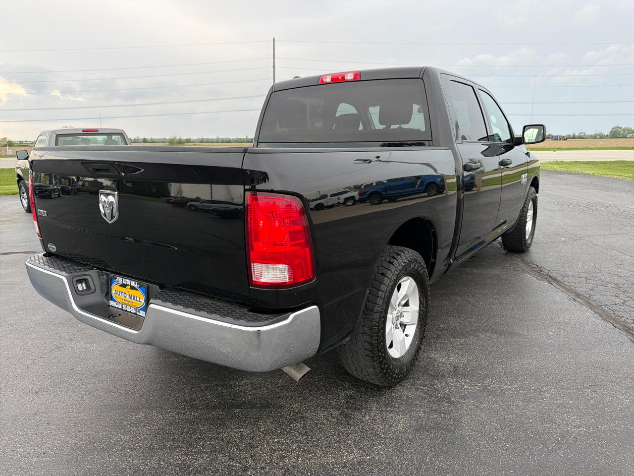 RAM 1500 Classic SLT 4x2 Crew Cab 5'7" Box 2022