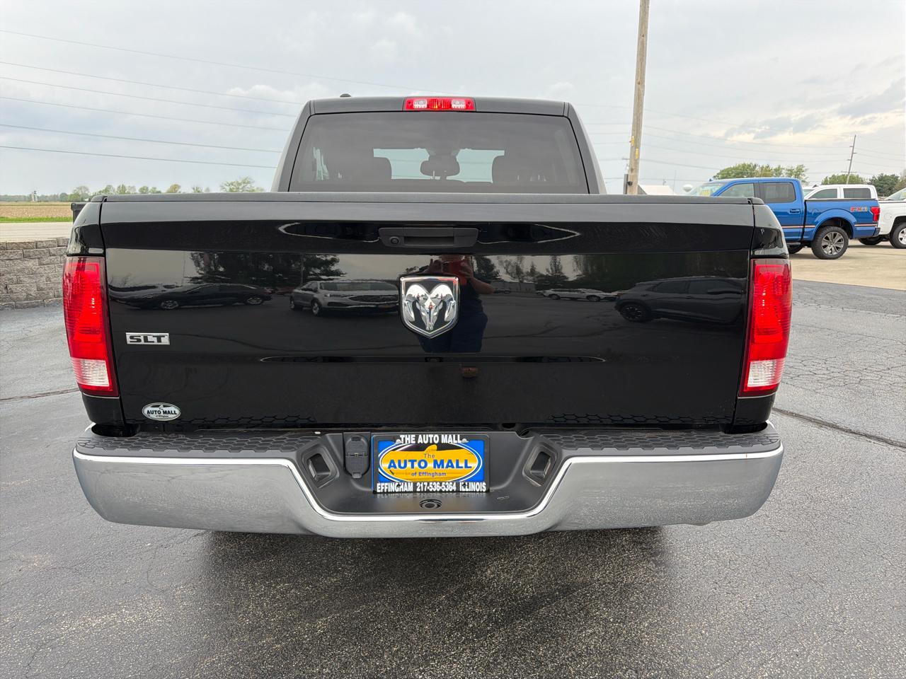 RAM 1500 Classic SLT 4x2 Crew Cab 5'7" Box 2022