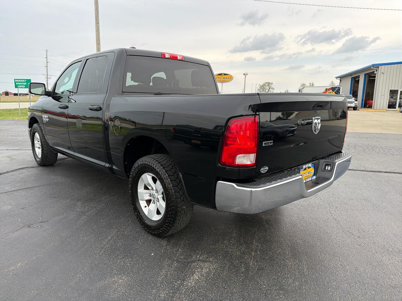 RAM 1500 Classic SLT 4x2 Crew Cab 5'7" Box 2022