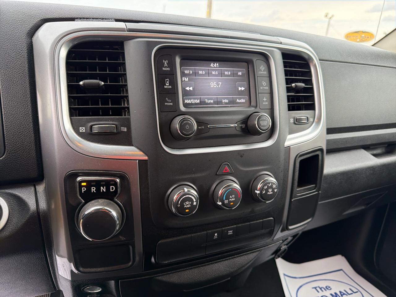 RAM 1500 Classic SLT 4x2 Crew Cab 5'7" Box 2022