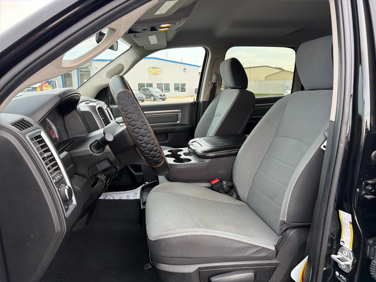 RAM 1500 Classic SLT 4x2 Crew Cab 5'7" Box 2022