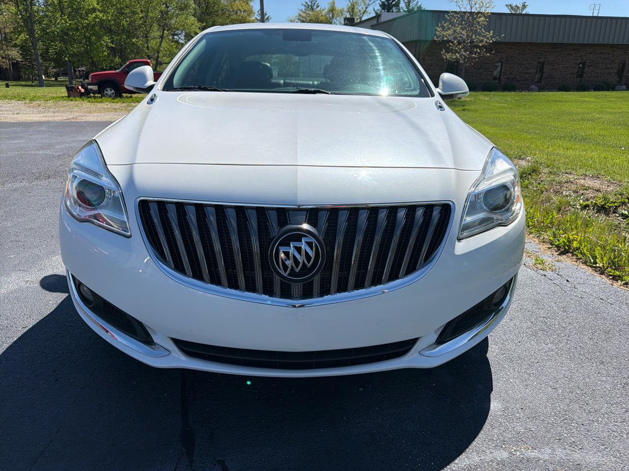 Buick Regal 4dr Sdn Premium II AWD 2017