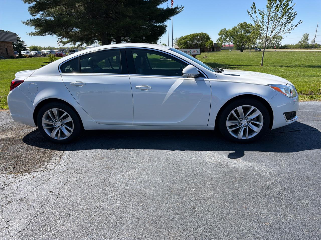 Buick Regal 4dr Sdn Premium II AWD 2017