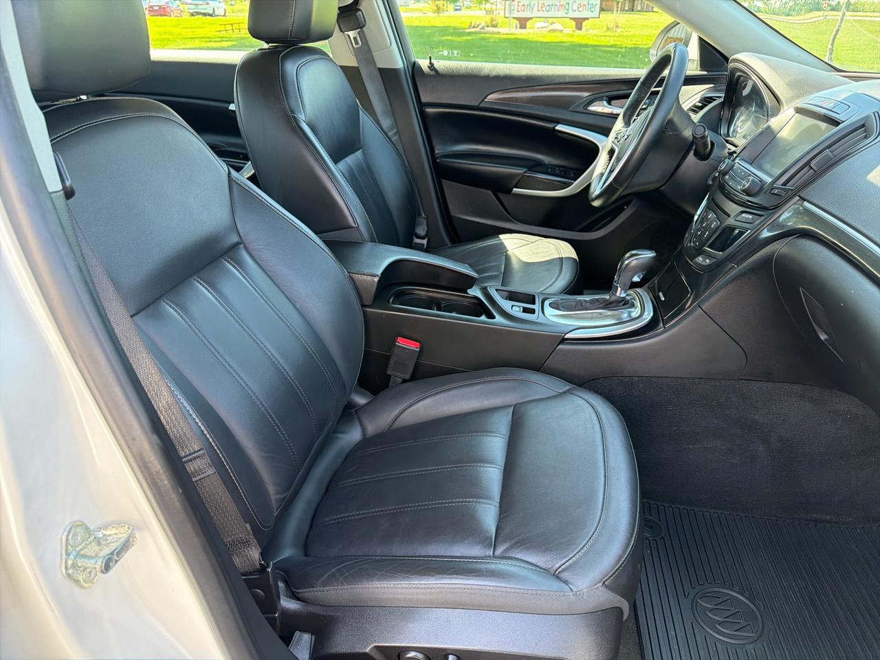 Buick Regal 4dr Sdn Premium II AWD 2017