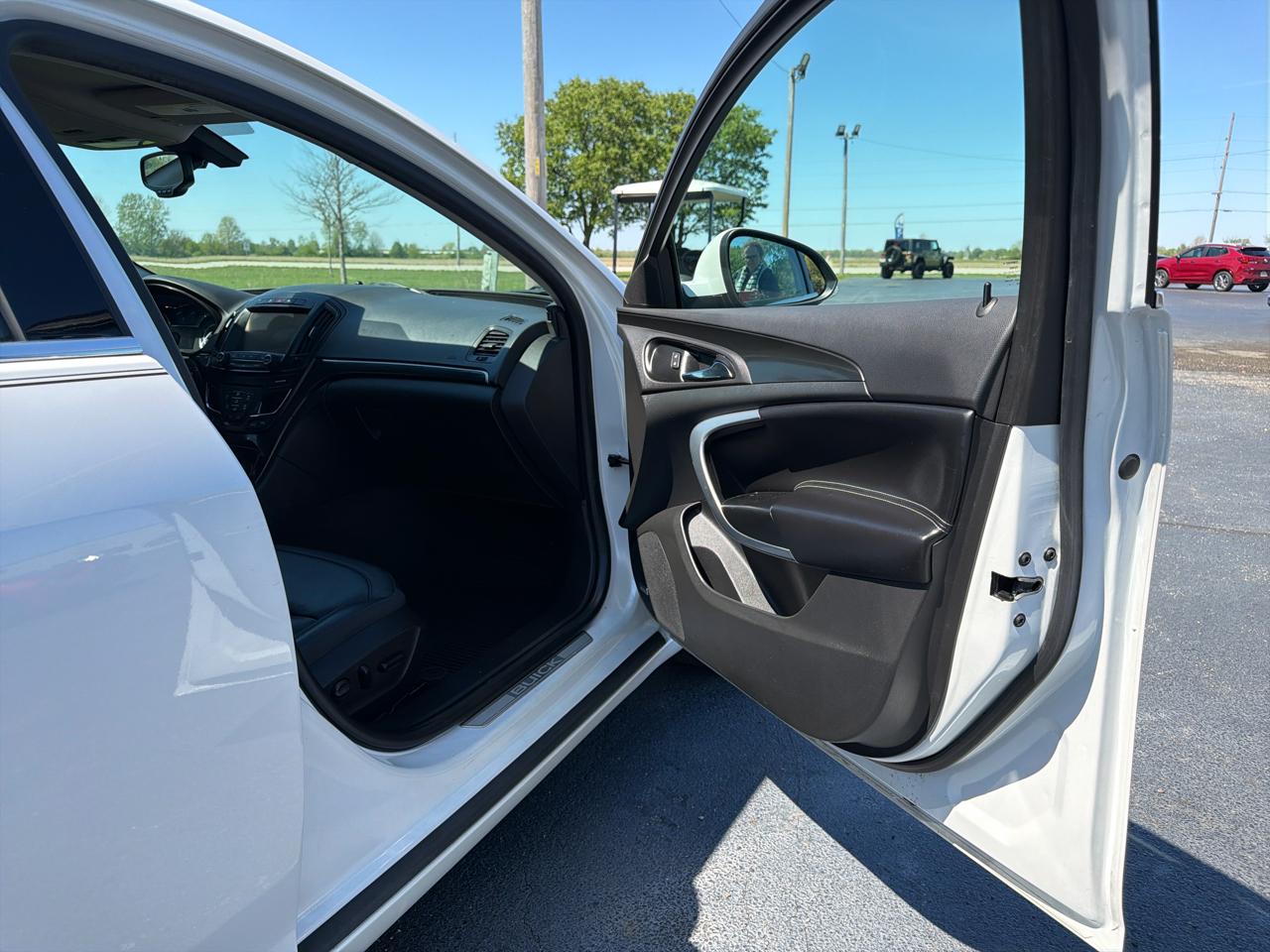 Buick Regal 4dr Sdn Premium II AWD 2017