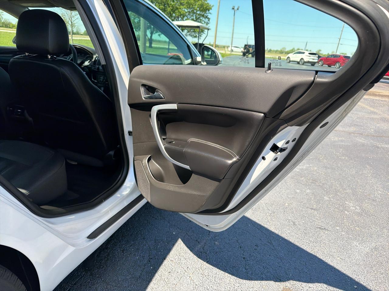 Buick Regal 4dr Sdn Premium II AWD 2017