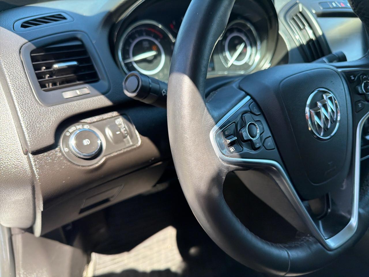 Buick Regal 4dr Sdn Premium II AWD 2017