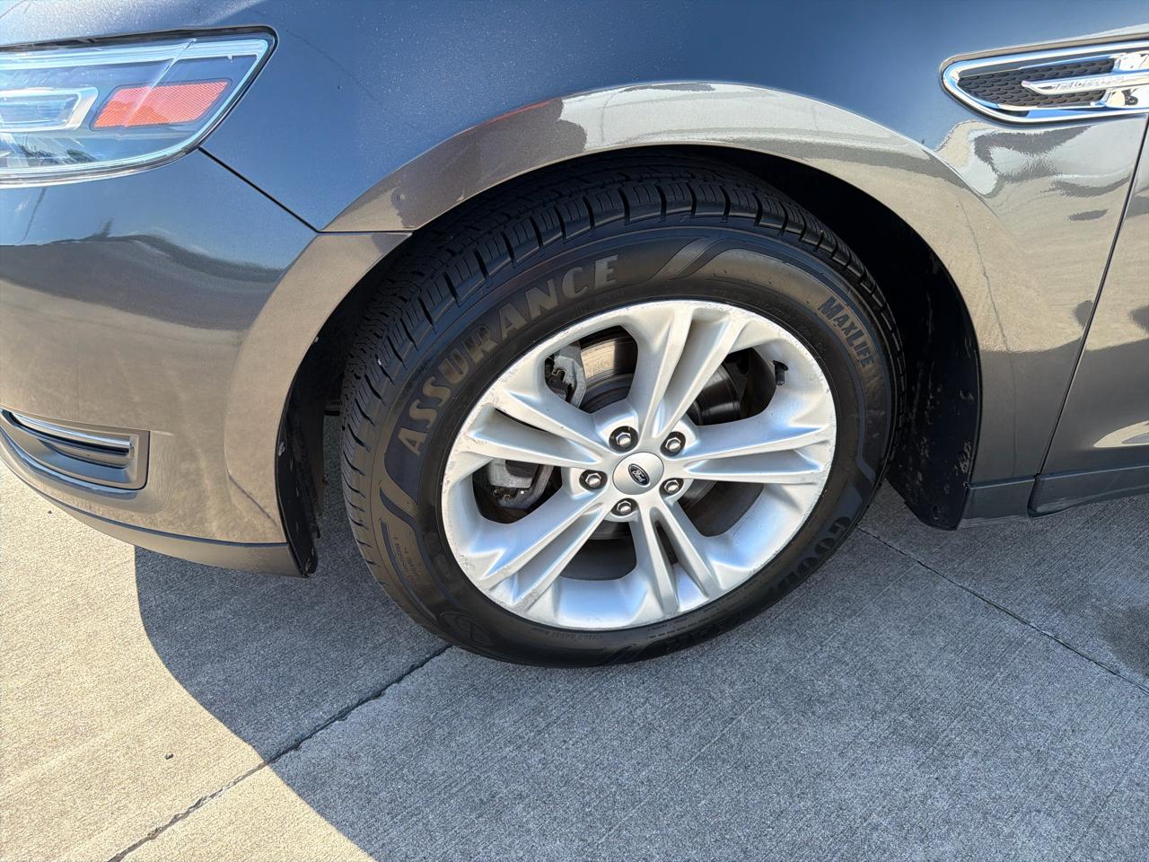 Ford Taurus SEL FWD 2018