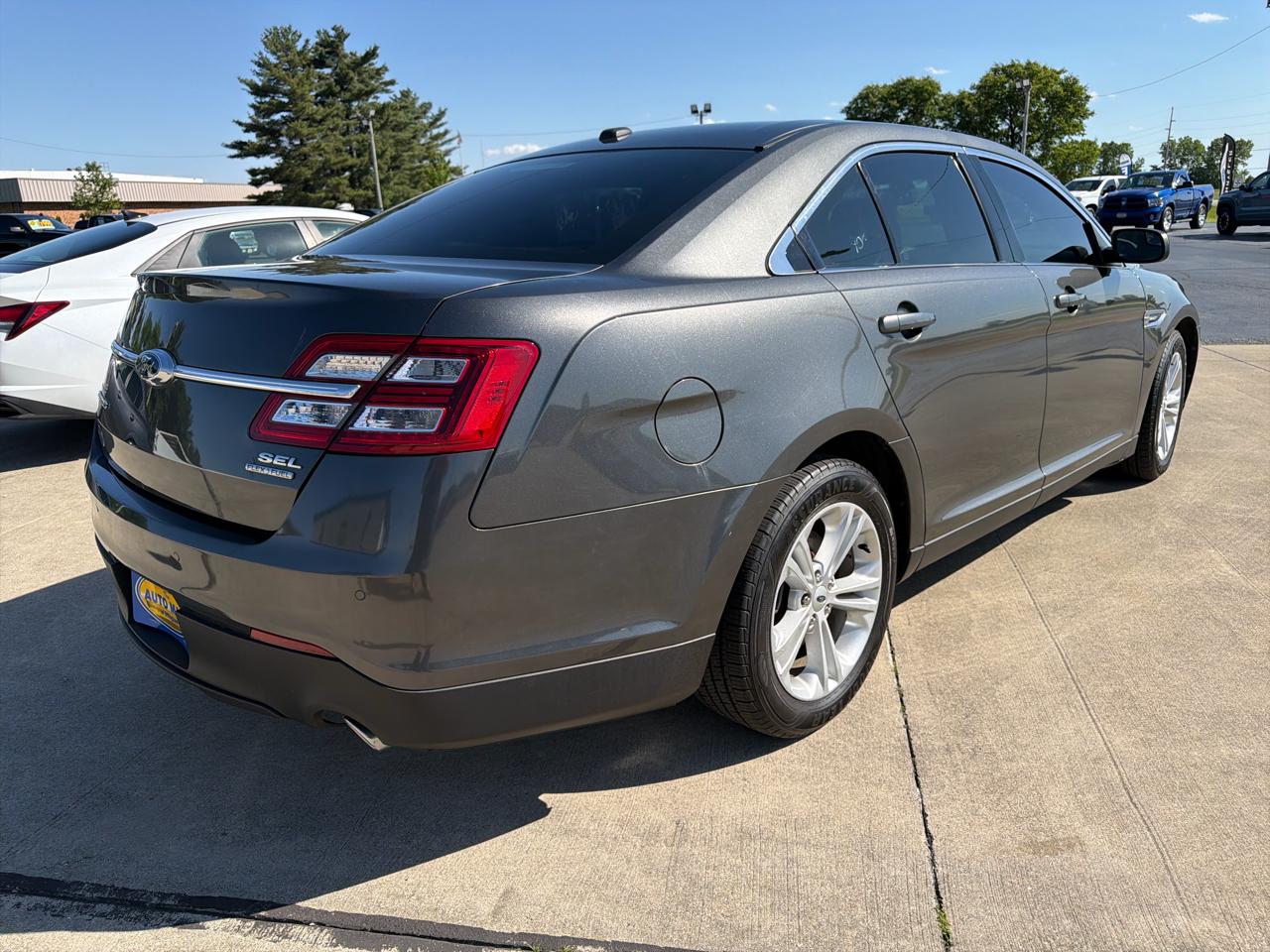 Ford Taurus SEL FWD 2018