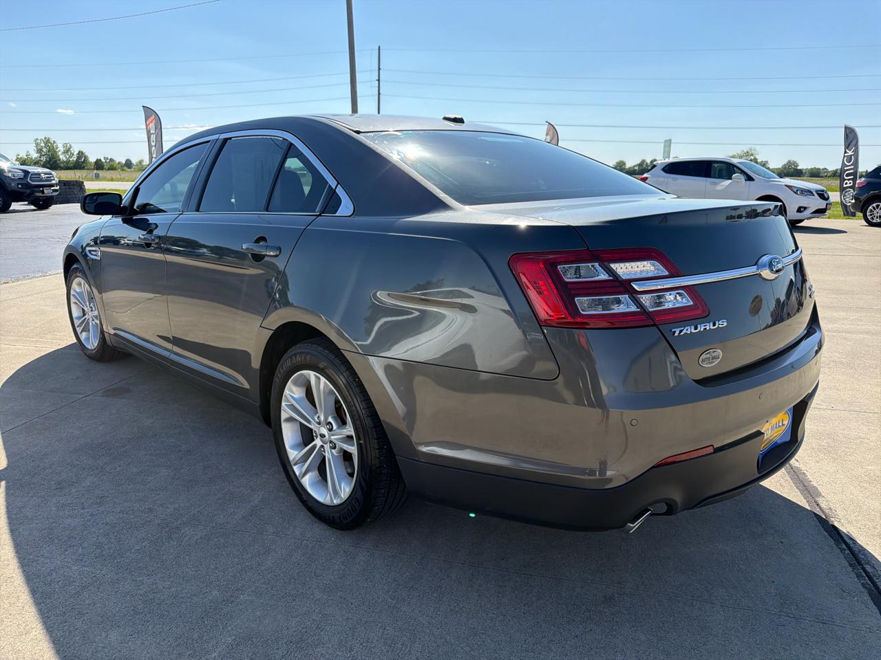 Ford Taurus SEL FWD 2018