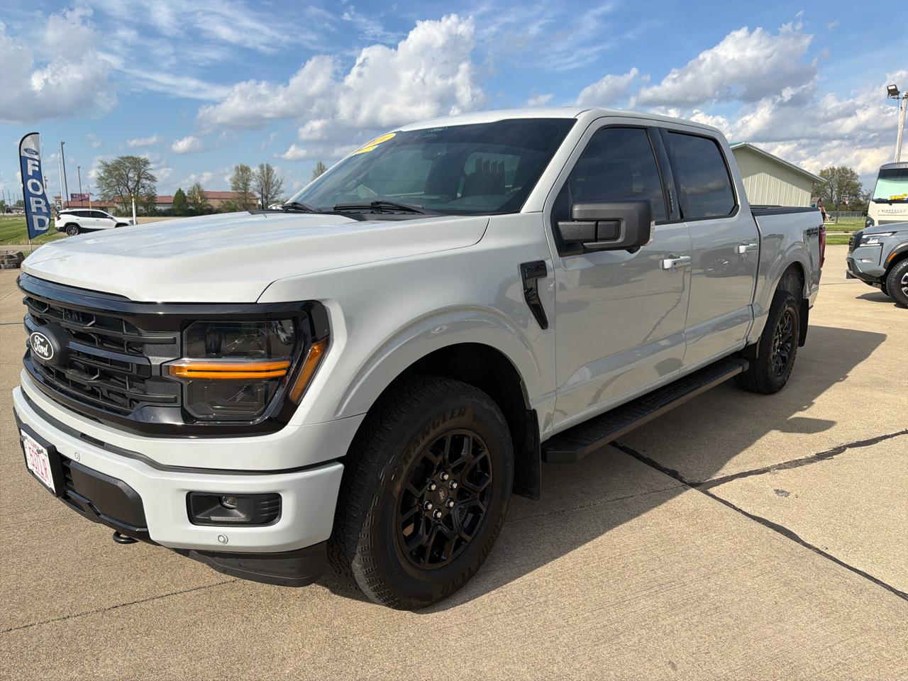 Ford F-150 4WD SuperCrew 145" XLT 2024