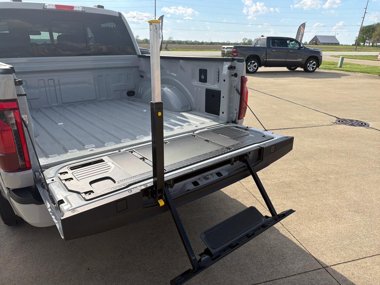 Ford F-150 4WD SuperCrew 145" XLT 2024