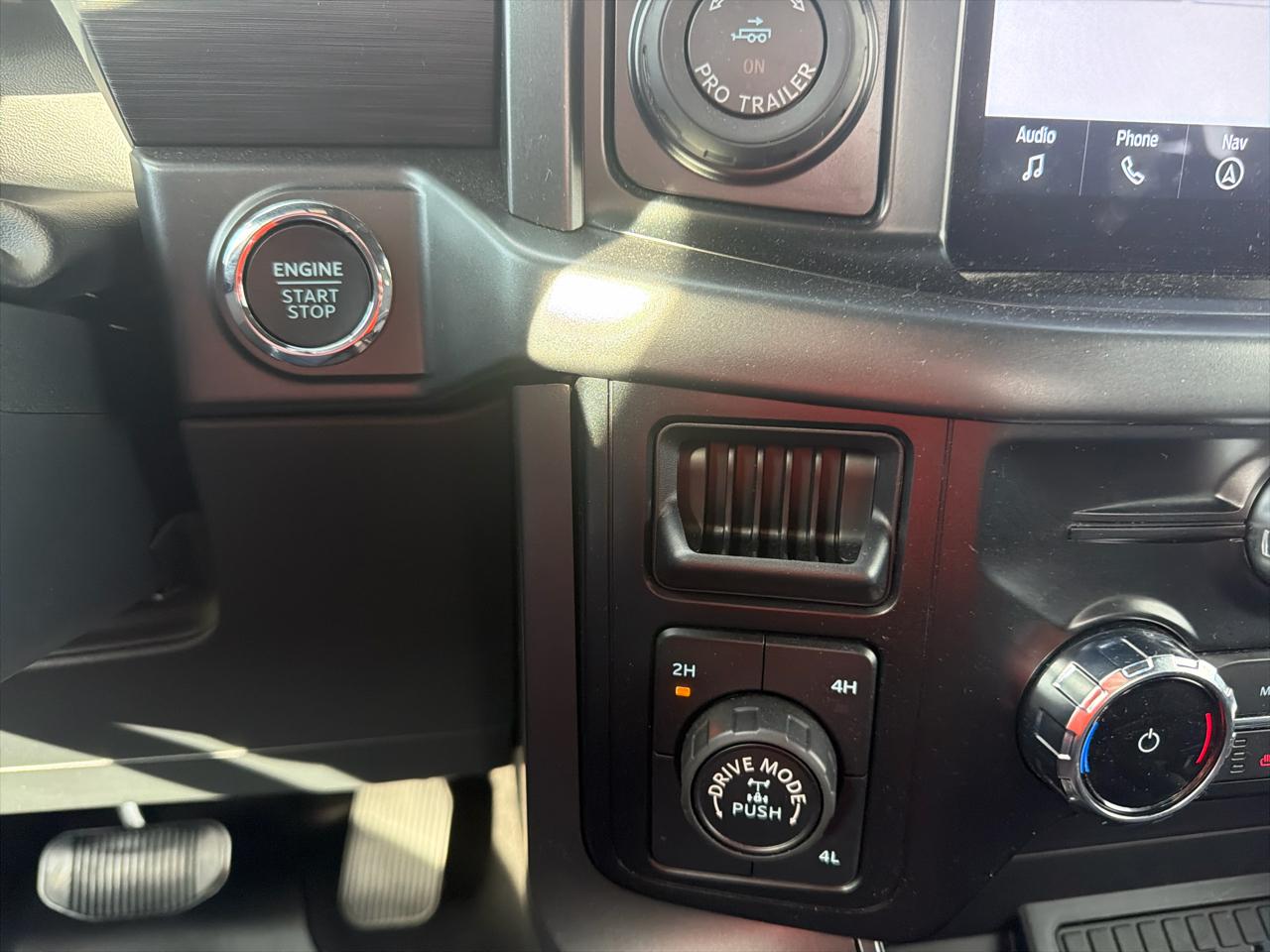 Ford F-150 4WD SuperCrew 145" XLT 2024