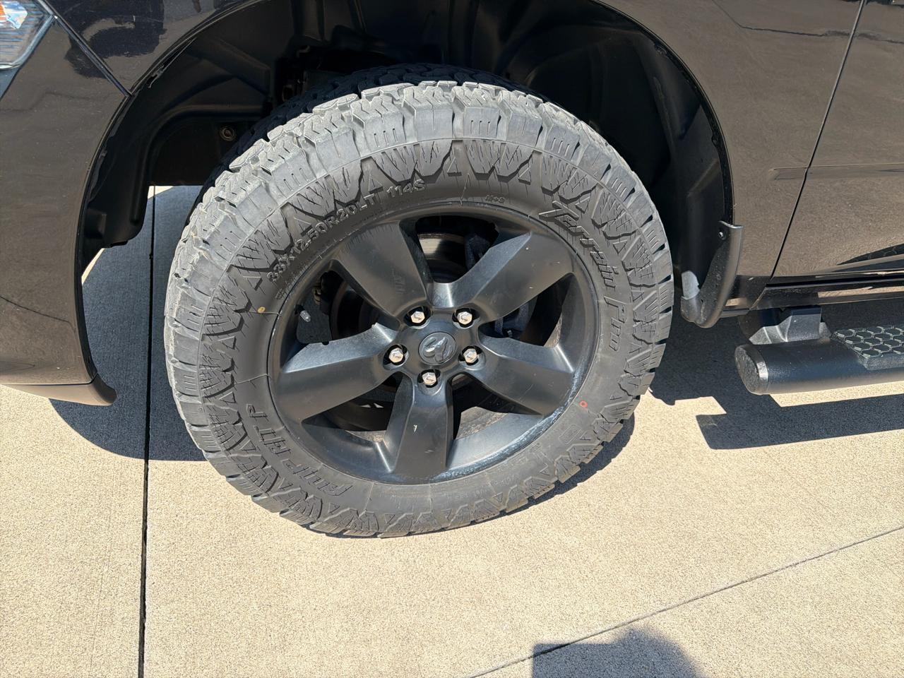 RAM 1500 Express 4x4 Quad Cab 6'4" Box 2017