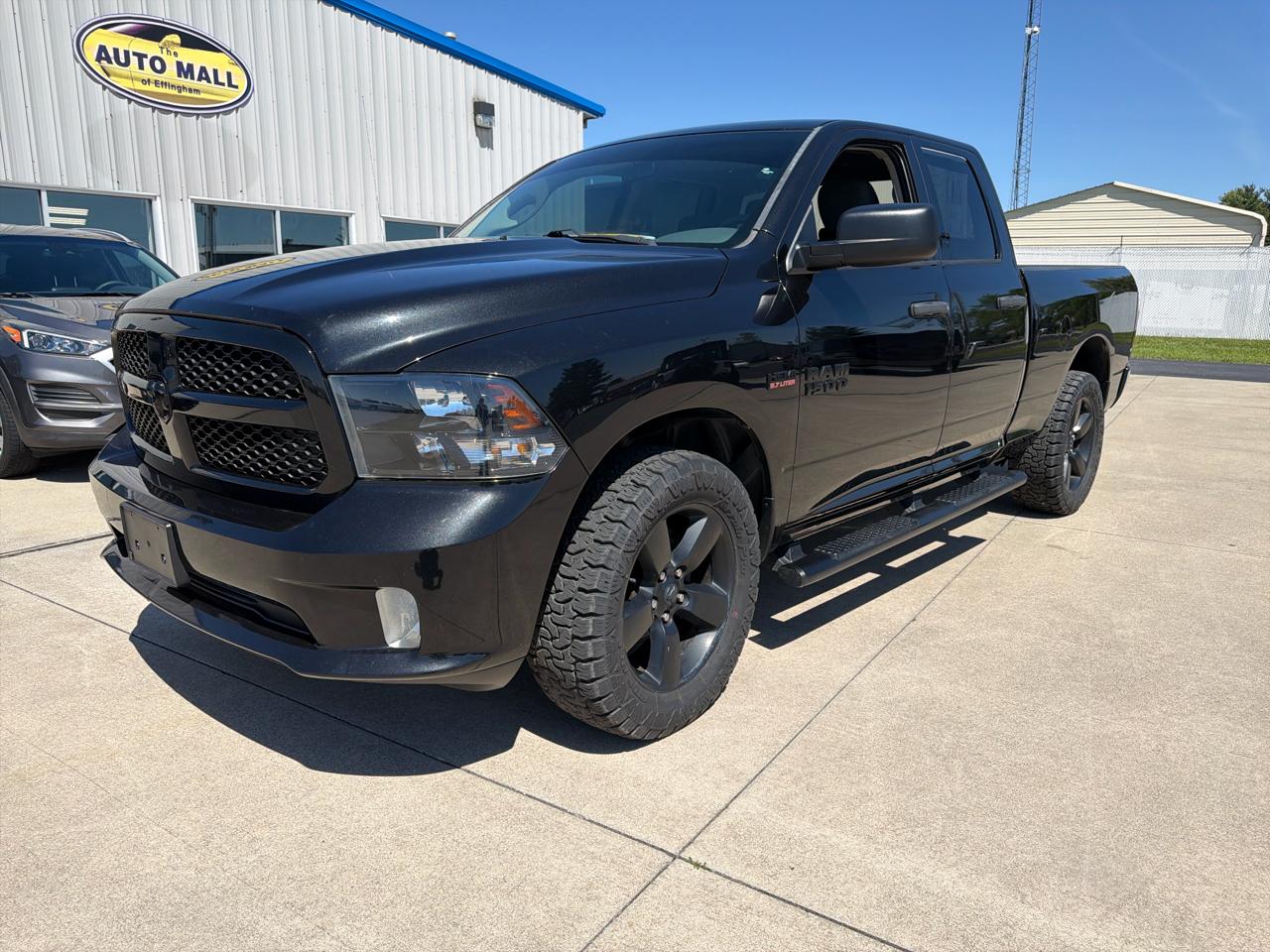 RAM 1500 Express 4x4 Quad Cab 6'4" Box 2017