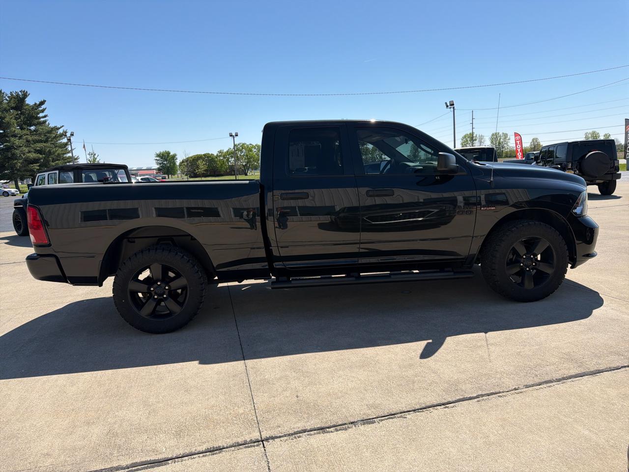 RAM 1500 Express 4x4 Quad Cab 6'4" Box 2017