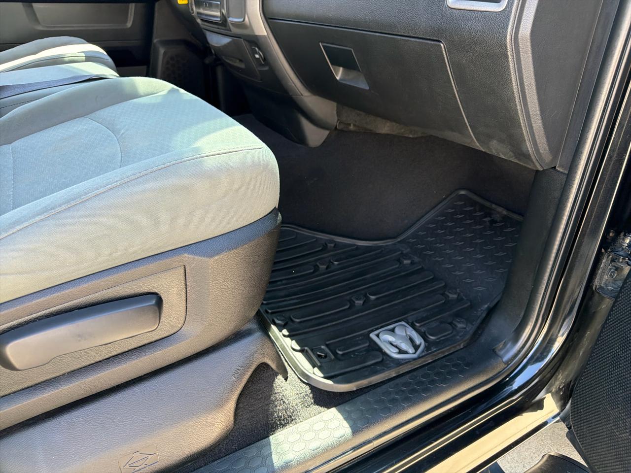 RAM 1500 Express 4x4 Quad Cab 6'4" Box 2017