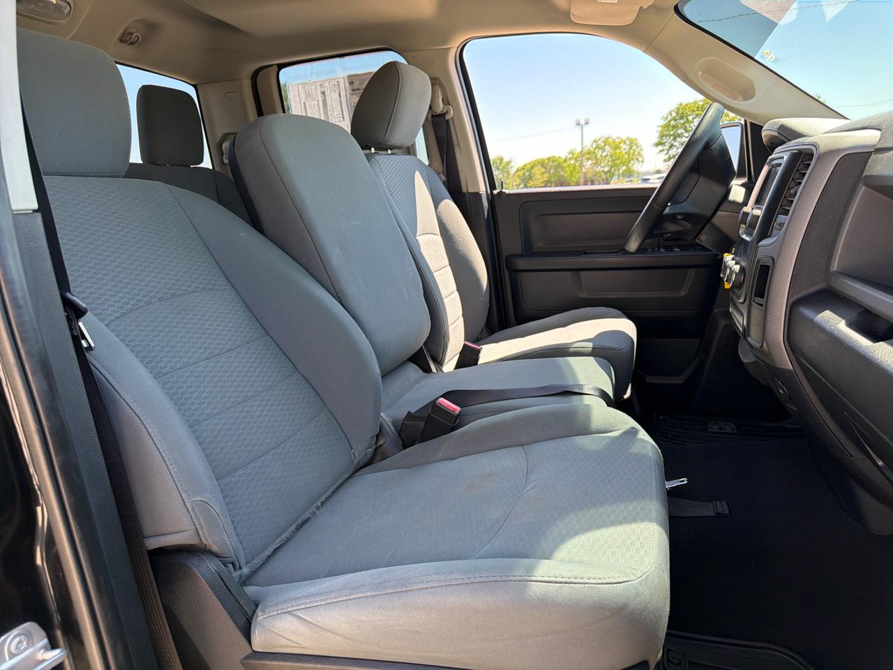 RAM 1500 Express 4x4 Quad Cab 6'4" Box 2017