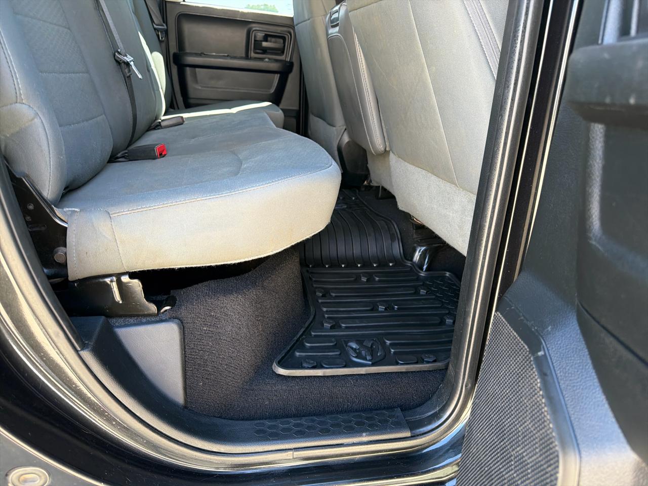 RAM 1500 Express 4x4 Quad Cab 6'4" Box 2017