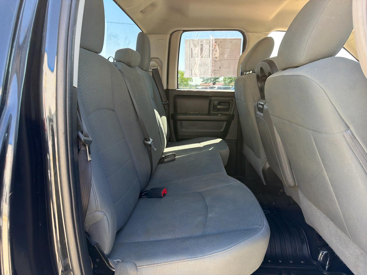 RAM 1500 Express 4x4 Quad Cab 6'4" Box 2017