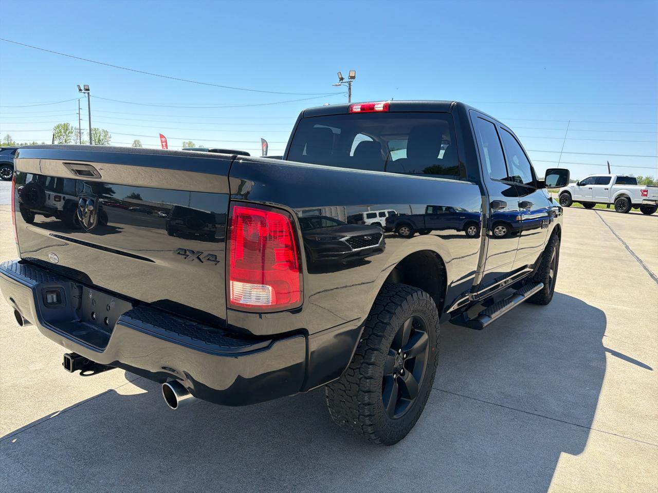 RAM 1500 Express 4x4 Quad Cab 6'4" Box 2017