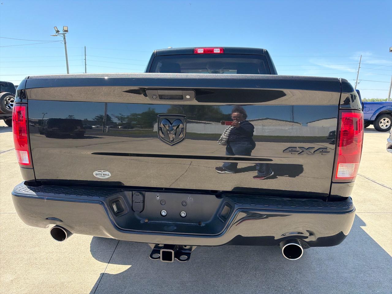 RAM 1500 Express 4x4 Quad Cab 6'4" Box 2017