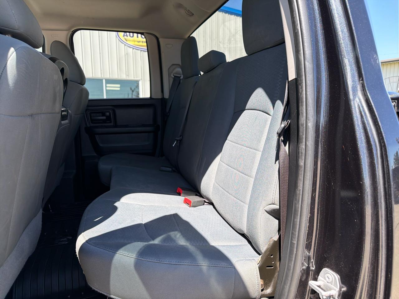 RAM 1500 Express 4x4 Quad Cab 6'4" Box 2017