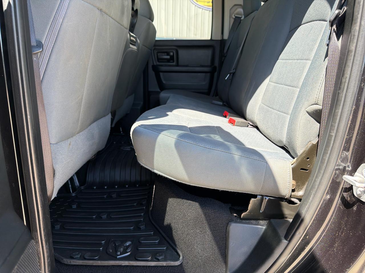 RAM 1500 Express 4x4 Quad Cab 6'4" Box 2017