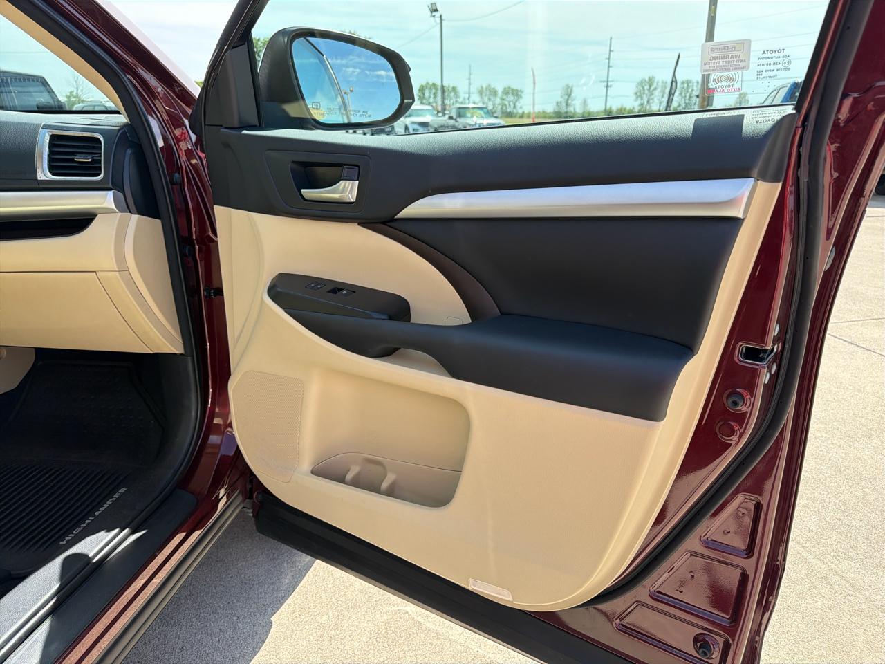 Toyota Highlander AWD 4dr V6 XLE (Natl) 2016