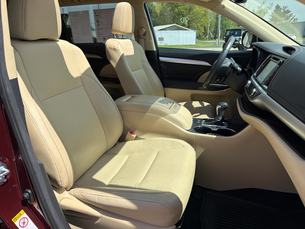 Toyota Highlander AWD 4dr V6 XLE (Natl) 2016