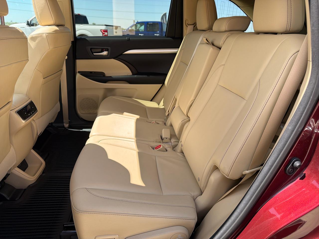 Toyota Highlander AWD 4dr V6 XLE (Natl) 2016