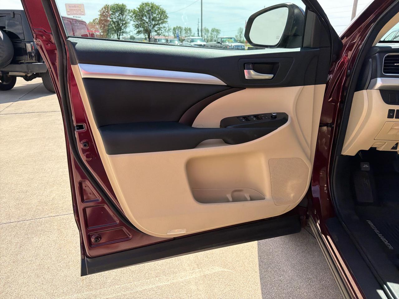 Toyota Highlander AWD 4dr V6 XLE (Natl) 2016