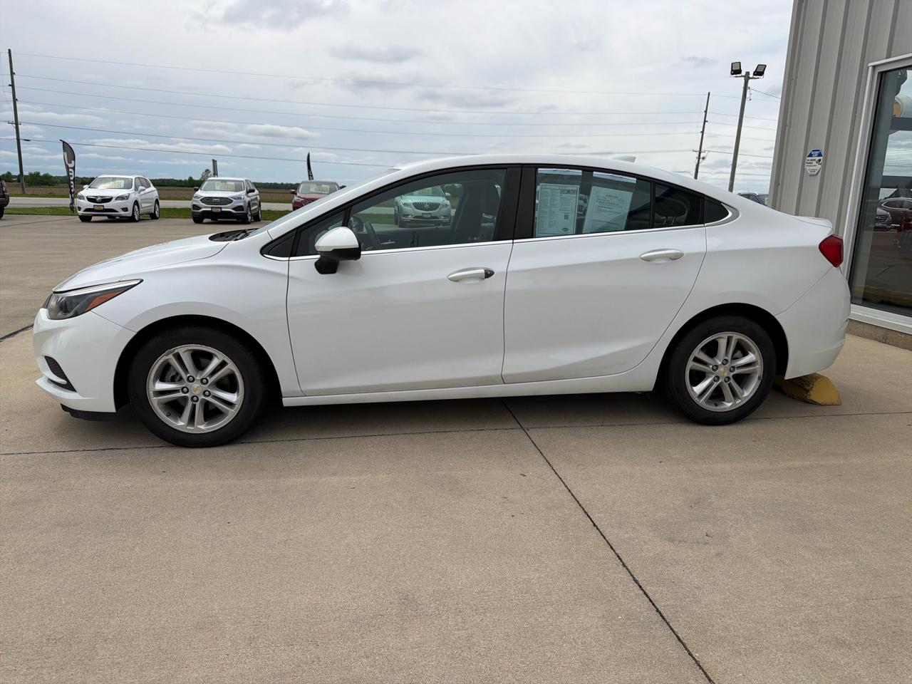 Chevrolet Cruze 4dr Sdn 1.4L LT w/1SD 2017