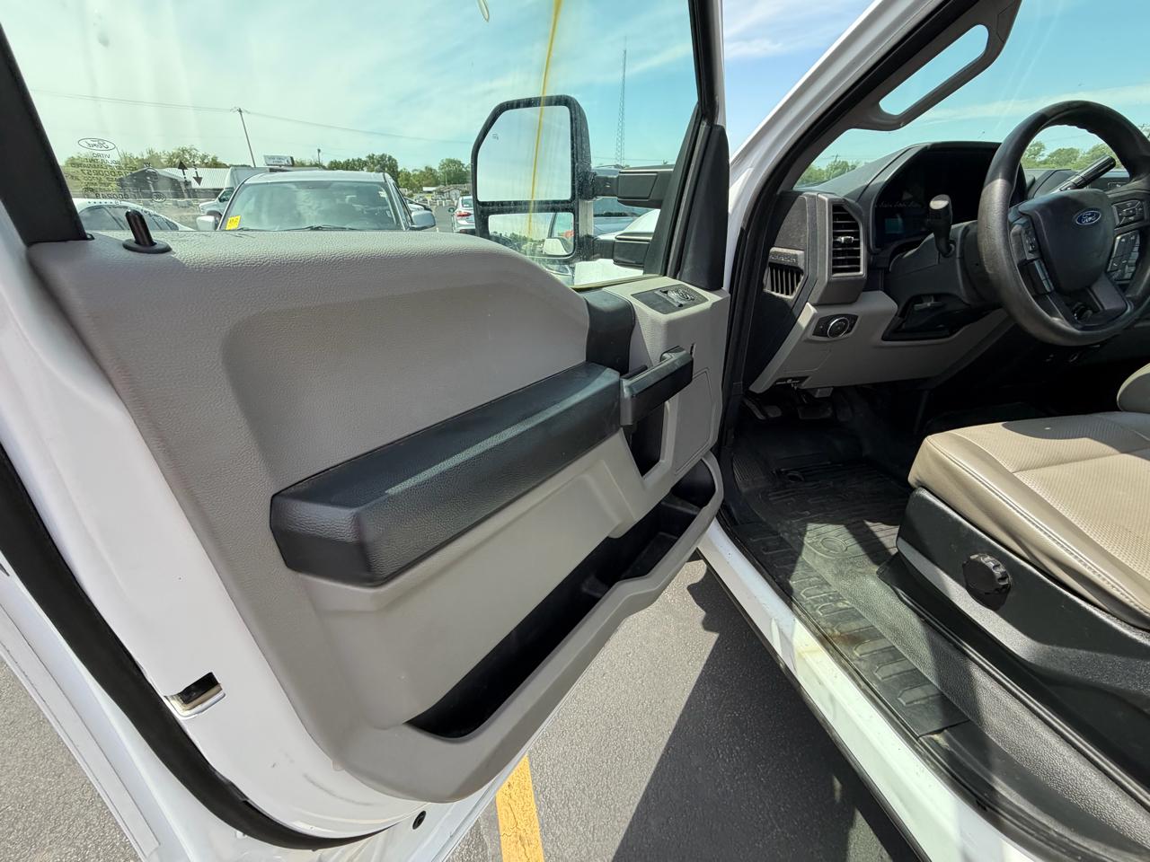 Ford Super Duty F-250 SRW XLT 2WD Reg Cab 8' Box 2019