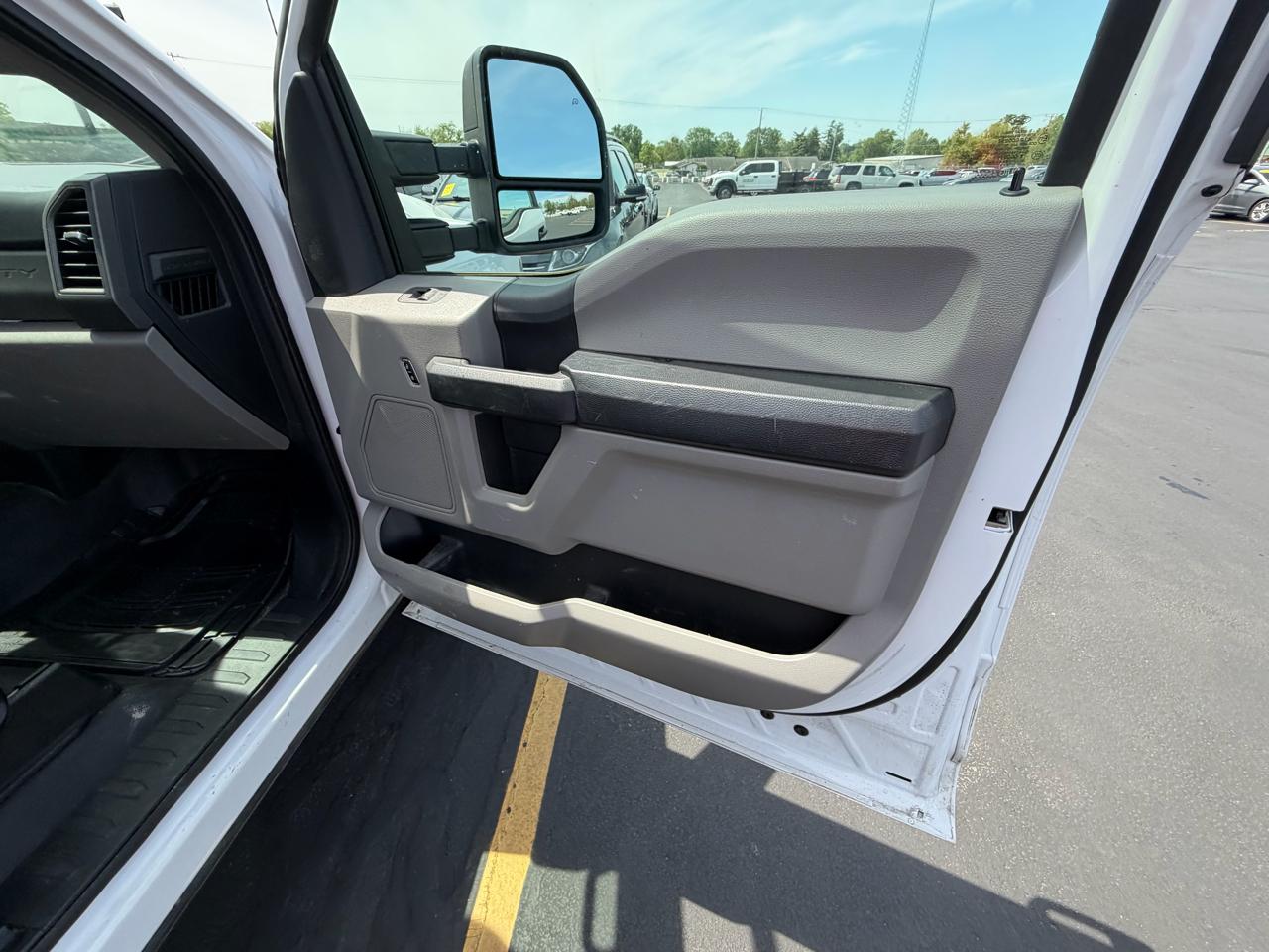 Ford Super Duty F-250 SRW XLT 2WD Reg Cab 8' Box 2019