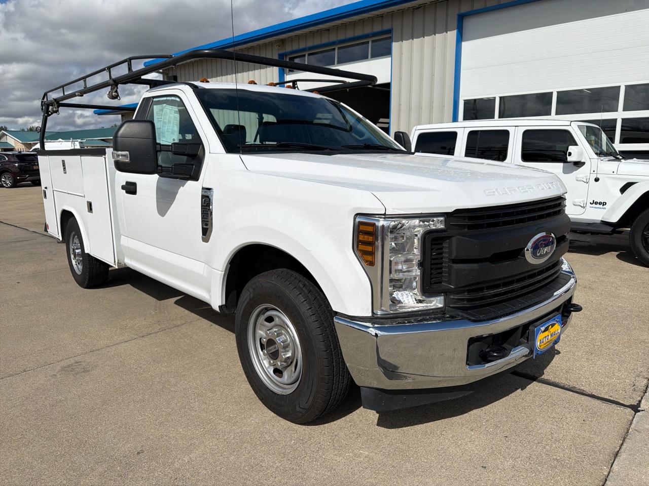 Ford Super Duty F-250 SRW XLT 2WD Reg Cab 8' Box 2019